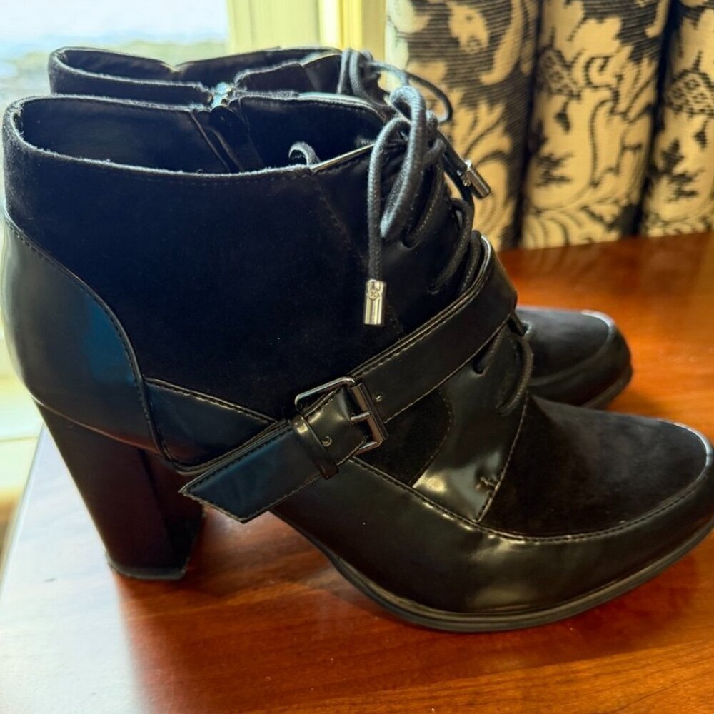 Le Chateau Black Leather Ankle Boots Women’s 7.5 Lace Up Buckle Gothic Heel